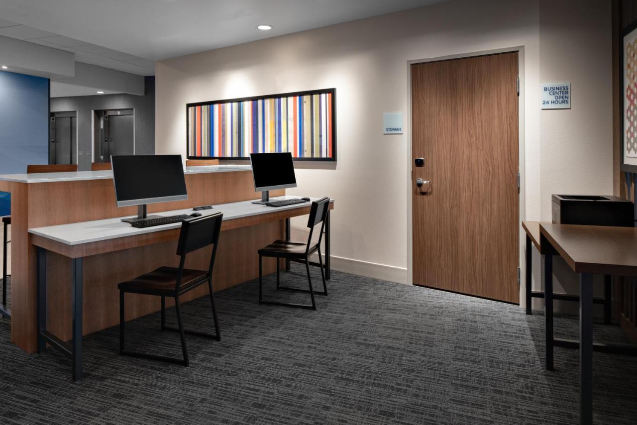 Holiday Inn Express & Suites - Elkhorn - Lake Geneva Area By Ihg Экстерьер фото