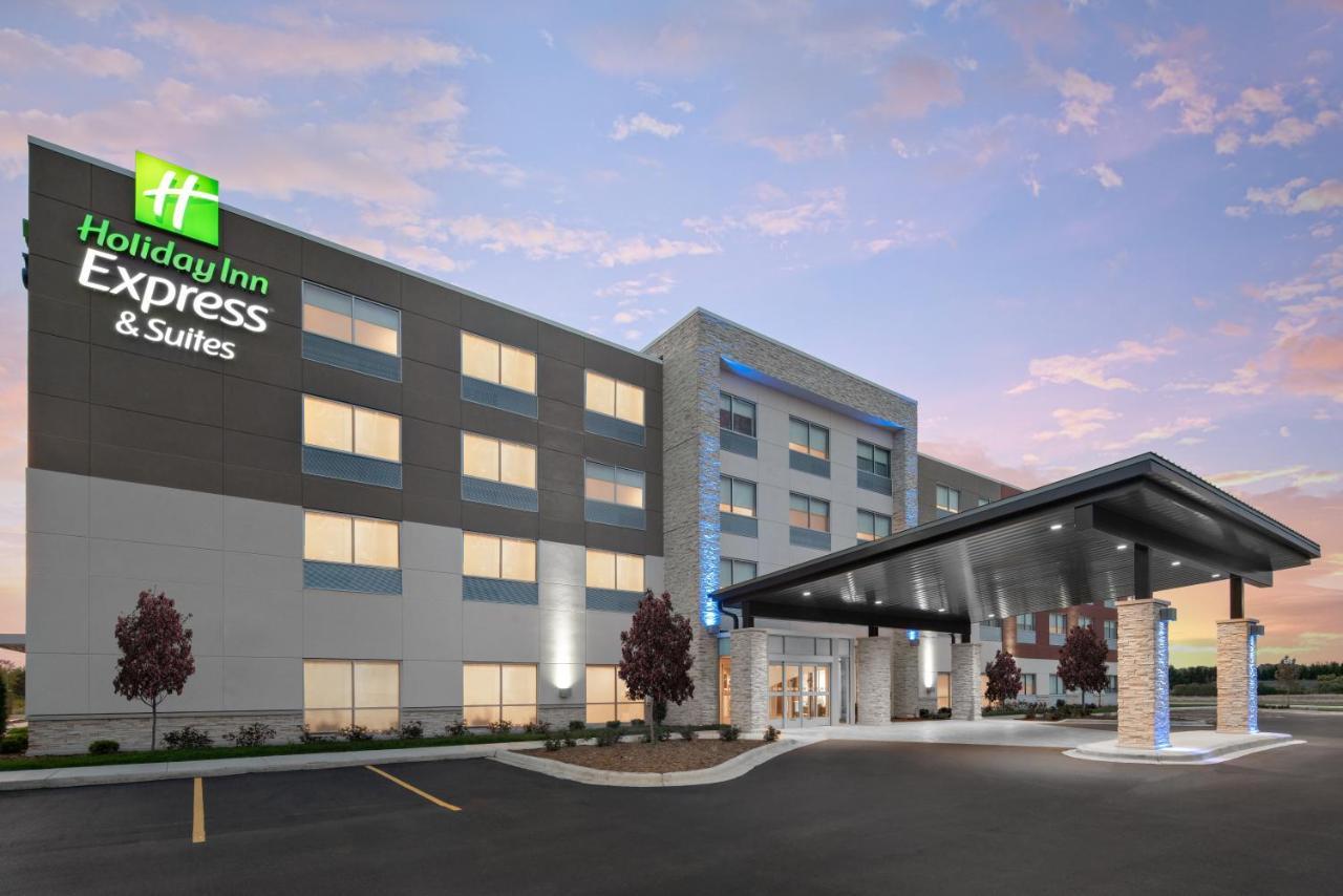 Holiday Inn Express & Suites - Elkhorn - Lake Geneva Area By Ihg Экстерьер фото