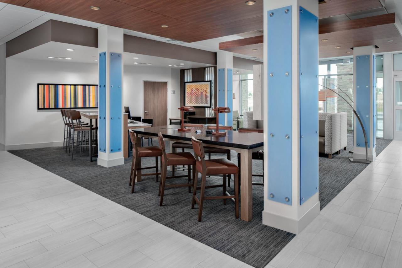 Holiday Inn Express & Suites - Elkhorn - Lake Geneva Area By Ihg Экстерьер фото